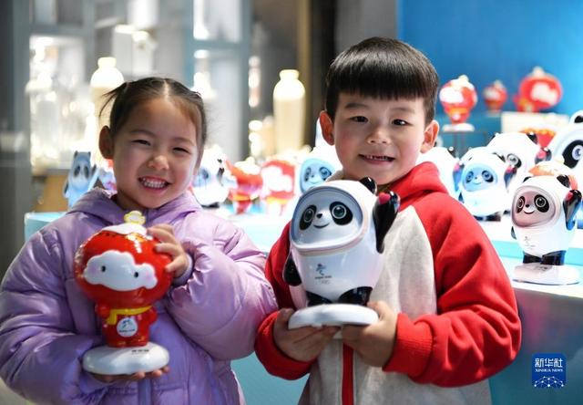 讲好冬奥故事共赴冰雪之约(中国元素吉祥物“冰墩墩”、“雪容融”备受关注）-亿表网