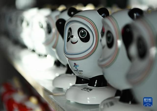 讲好冬奥故事共赴冰雪之约(中国元素吉祥物“冰墩墩”、“雪容融”备受关注）-亿表网