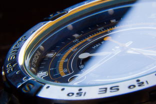  如何在劳力士机械表上正确调整时间和日历？